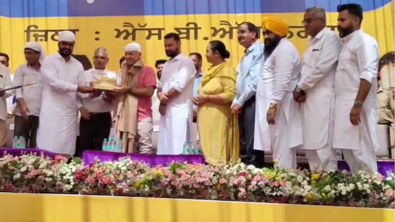 ਨਵਾਂਸ਼ਹਿਰ ਚ AAP ਦੇ ਨਵੇਂ ਜ਼ਿਲ੍ਹਾ ਦਫ਼ਤਰ ਦਾ ਉਦਘਾਟਨ, ਸਿਸੋਦੀਆ ਨੇ 2027 ਲਈ ਤਿੰਨੋਂ ਵਿਧਾਨ ਸਭਾ ਸੀਟਾਂ ਤੇ ਜਿੱਤਣ ਦਾ ਕੀਤਾ ਦਾਅਵਾ ਨਵਾਂਸ਼ਹਿਰ ਚ AAP ਦੇ ਨਵੇਂ ਜ਼ਿਲ੍ਹਾ ਦਫ਼ਤਰ ਦਾ ਉਦਘਾਟਨ, ਸਿਸੋਦੀਆ ਨੇ 2027 ਲਈ ਤਿੰਨੋਂ ਵਿਧਾਨ ਸਭਾ ਸੀਟਾਂ ਤੇ ਜਿੱਤਣ ਦਾ ਕੀਤਾ ਦਾਅਵਾ