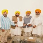 ਅਕਾਲੀ ਦਲ ਪੁਨਰ-ਸੁਰਜੀਤ ਦੇ ਵਫ਼ਦ ਨੇ CM ਮਾਨ ਨਾਲ ਕੀਤੀ ਮੁਲਾਕਾਤ, ਅਮਰਜੀਤ ਚਾਵਲਾ ਖ਼ਿਲਾਫ਼ SIT ਜਾਂਚ ਦੀ ਮੰਗ