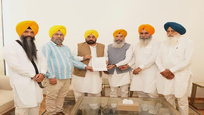 ਅਕਾਲੀ ਦਲ ਪੁਨਰ-ਸੁਰਜੀਤ CM ਮਾਨ ਨੂੰ ਮਿਲਿਆ, ਅਮਰਜੀਤ ਚਾਵਲਾ ਖ਼ਿਲਾਫ਼ SIT ਦੀ ਮੰਗ