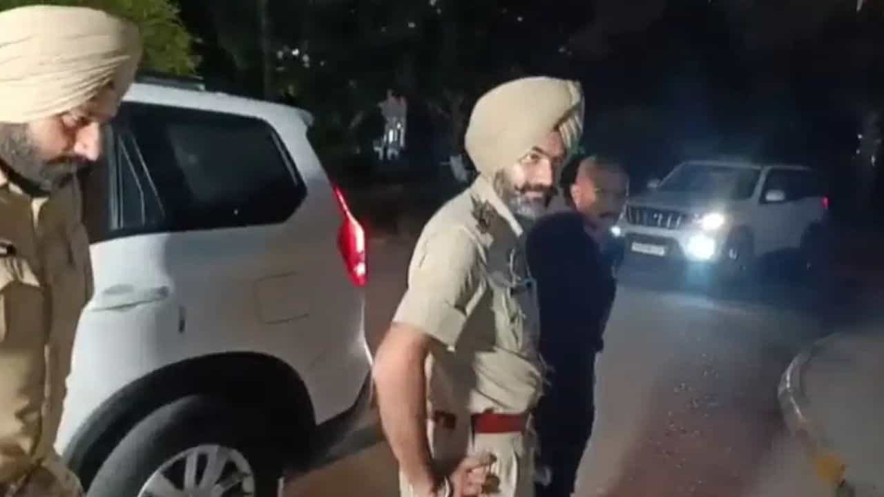 ਅੰਮ੍ਰਿਤਸਰ ਚ ASI ਤੇ ਹਮਲੇ ਦੀ TTH ਨੇ ਲਈ ਜ਼ਿੰਮੇਵਾਰੀ, ਦੁਬਾਰਾ ਨਿਸ਼ਾਨਾ ਬਣਾਉਣ ਦੀ ਧਮਕੀ; ਜਲਦੀ ਜਾਰੀ ਕਰਾਂਗੇ ਵੀਡੀਓ ਅੰਮ੍ਰਿਤਸਰ ਚ ASI ਤੇ ਹਮਲੇ ਦੀ TTH ਨੇ ਲਈ ਜ਼ਿੰਮੇਵਾਰੀ, ਦੁਬਾਰਾ ਨਿਸ਼ਾਨਾ ਬਣਾਉਣ ਦੀ ਧਮਕੀ; ਜਲਦੀ ਜਾਰੀ ਕਰਾਂਗੇ ਵੀਡੀਓ