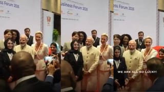 ਕੀ ਅਸੀਂ ਤਸਵੀਰ ਲੈ ਸਕਦੇ ਹਾਂ… BRICS ਸੰਮੇਲਨ ‘ਚ ਵਿਦੇਸ਼ੀ ਮਹਿਲਾ ਡੈਲੀਗੇਟਾਂ ‘ਚ ਦਿਖਿਆ PM ਮੋਦੀ ਦਾ ਕ੍ਰੇਜ਼, ਫ਼ੋਟੋ ਖਿਚਵਾਉਣ ਦੀ ਹੋੜ