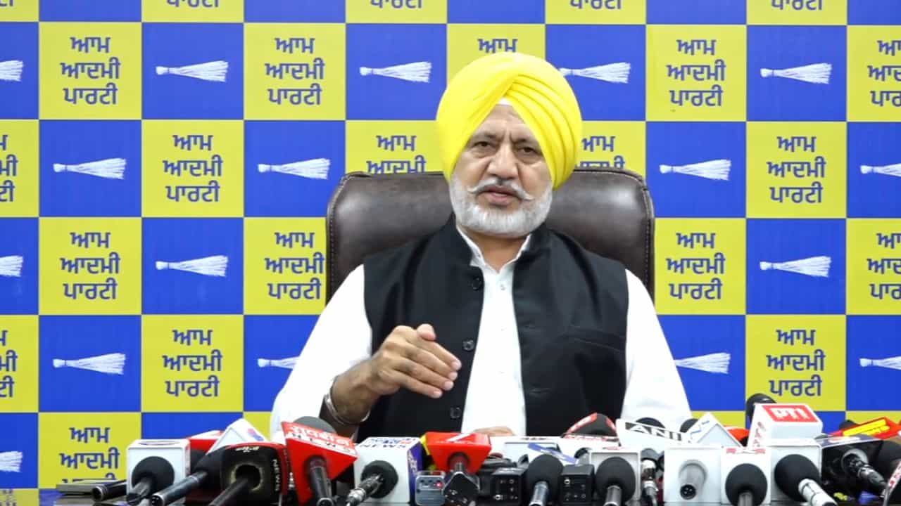 LPU-ਚਿਤਕਾਰਾ ਮਾਮਲੇ ਤੇ AAP ਦਾ ਵੱਡਾ ਬਿਆਨ, ਪੰਜਾਬ ਸੁਰੱਖਿਅਤ ਸੂਬਾ, ਵਿਦਿਆਰਥੀਆਂ ਨਾਲ ਬੱਚਿਆਂ ਵਾਂਗ ਕੀਤਾ ਸਲੂਕ LPU-ਚਿਤਕਾਰਾ ਮਾਮਲੇ ਤੇ AAP ਦਾ ਵੱਡਾ ਬਿਆਨ, ਪੰਜਾਬ ਸੁਰੱਖਿਅਤ ਸੂਬਾ, ਵਿਦਿਆਰਥੀਆਂ ਨਾਲ ਬੱਚਿਆਂ ਵਾਂਗ ਕੀਤਾ ਸਲੂਕ