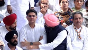 ਦਿਲ ਮਿਲੇ ਜਾਂ ਕੁਝ ਹੋਰ...! ਪਾਇਲਟ ਦੇ ਸਾਹਮਣੇ ਚੰਨੀ-ਵੜਿੰਗ ਦੀ ਡੂੰਘੀ Bonding ਦਿਲ ਮਿਲੇ ਜਾਂ ਕੁਝ ਹੋਰ...! ਪਾਇਲਟ ਦੇ ਸਾਹਮਣੇ ਚੰਨੀ-ਵੜਿੰਗ ਦੀ ਡੂੰਘੀ Bonding