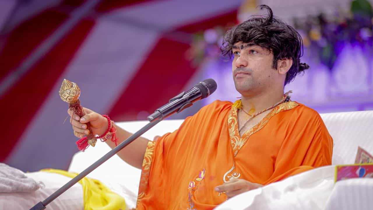 ਲੁਧਿਆਣਾ ਚ ਬਾਬਾ ਬਾਗੇਸ਼ਵਰ ਦਾ ਦਿੱਬ ਦਰਬਾਰ, ਧਰਮ ਪਰਿਵਰਤਨ ਕਰਵਾਉਣ ਵਾਲਿਆਂ ਨੂੰ ਦਿੱਤੀ ਖੁੱਲ੍ਹੀ ਚੁਣੌਤੀ ਲੁਧਿਆਣਾ ਚ ਬਾਬਾ ਬਾਗੇਸ਼ਵਰ ਦਾ ਦਿੱਬ ਦਰਬਾਰ, ਧਰਮ ਪਰਿਵਰਤਨ ਕਰਵਾਉਣ ਵਾਲਿਆਂ ਨੂੰ ਦਿੱਤੀ ਖੁੱਲ੍ਹੀ ਚੁਣੌਤੀ