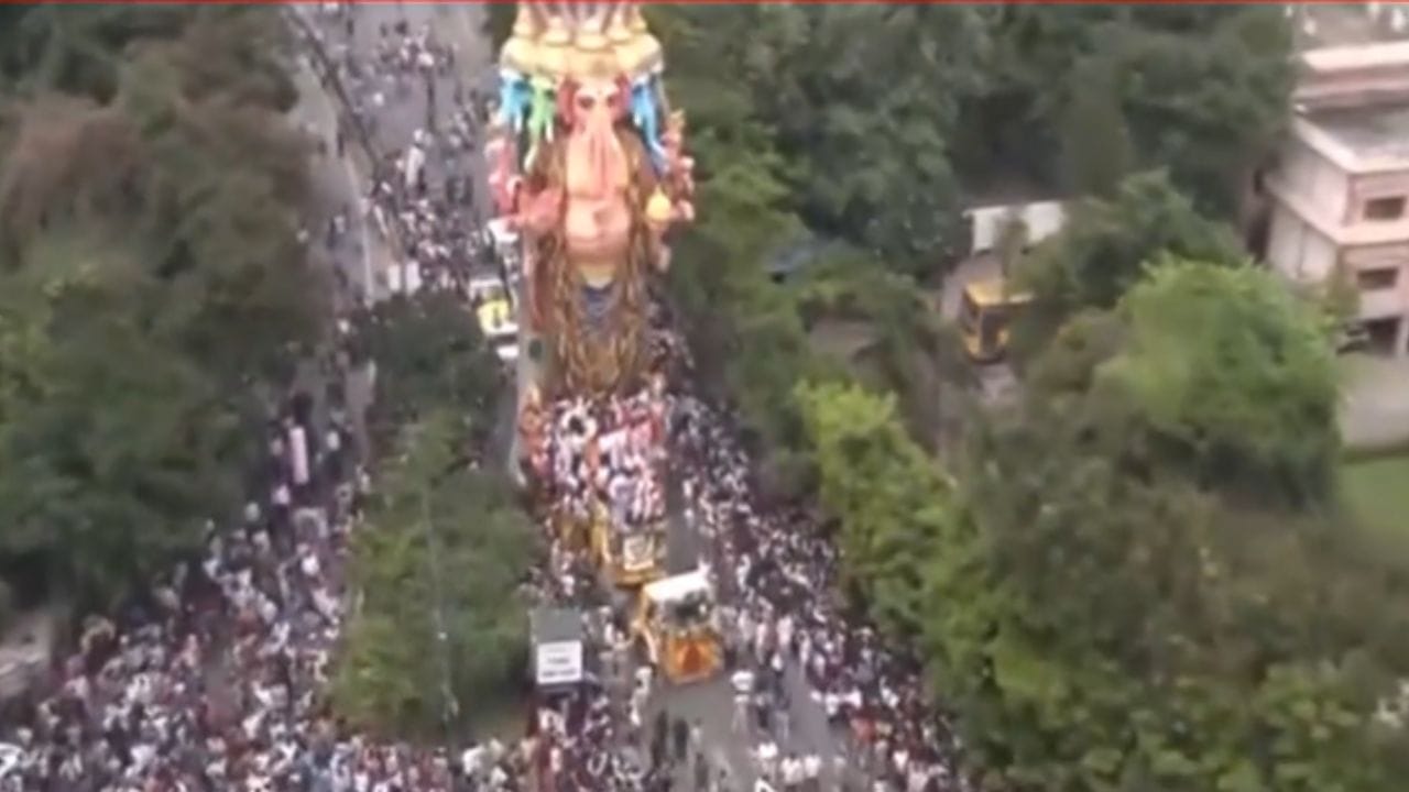 ਮੁੰਬਈ ਵਿੱਚ ਗਣਪਤੀ ਵਿਸਰਜਨ, ਜੈਕਾਰਿਆਂ ਦੇ ਵਿਚਕਾਰ ਬੱਪਾ ਨੂੰ ਵਿਦਾਈ