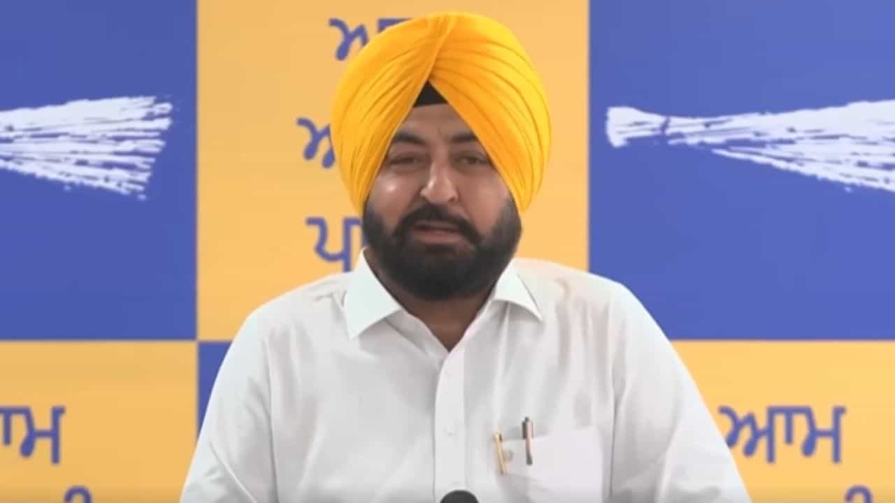 ਵਿਦੇਸ਼ ਭੱਜਣ ਦੀਆਂ ਅਫ਼ਵਾਹਾਂ ਤੇ ਮੰਤਰੀ ਮੁੰਡੀਆਂ ਦਾ ਜਵਾਬ, ਰਵਨੀਤ ਬਿੱਟੂ ਤੇ ED ਤੇ ਲਾਏ ਗੰਭੀਰ ਇਲਜ਼ਾਮ