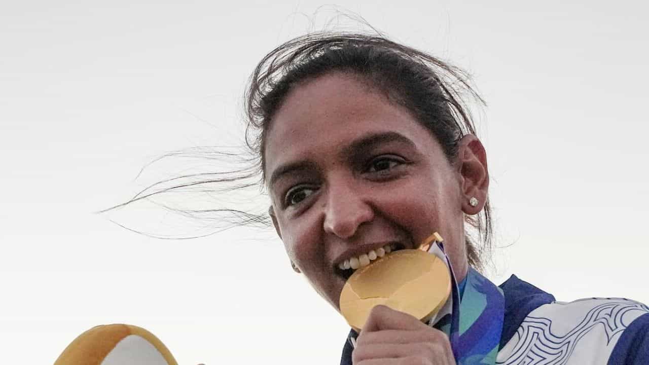Asian Games 2026: ਗੋਲਡ ਮੈਡਲ ਜਿੱਤ ਕੇ ਚਮਕੀ ਹਰਮਨਪ੍ਰੀਤ ਕੌਰ, CM ਮਾਨ ਵੱਲੋਂ 1 ਕਰੋੜ ਰੁਪਏ ਦੇ ਇਨਾਮ ਦਾ ਐਲਾਨ Asian Games 2026: ਗੋਲਡ ਮੈਡਲ ਜਿੱਤ ਕੇ ਚਮਕੀ ਹਰਮਨਪ੍ਰੀਤ ਕੌਰ, CM ਮਾਨ ਵੱਲੋਂ 1 ਕਰੋੜ ਰੁਪਏ ਦੇ ਇਨਾਮ ਦਾ ਐਲਾਨ