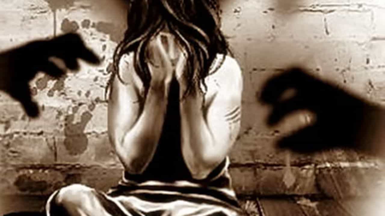 ਹੁਸ਼ਿਆਰਪੁਰ ਚ ਹੈਡਮਾਸਟਰ 3 ਮਹੀਨੇ ਤਕ ਮਾਸੂਮ ਨਾਲ ਕਰਦਾ ਰਿਹਾ ਦਰਿੰਦਗੀ, ਦਿੰਦਾ ਸੀ ਫੇਲ ਕਰਨ ਦੀ ਧਮਕੀ; ਬਿਆਨ ਦਰਜ ਹੁਸ਼ਿਆਰਪੁਰ ਚ ਹੈਡਮਾਸਟਰ 3 ਮਹੀਨੇ ਤਕ ਮਾਸੂਮ ਨਾਲ ਕਰਦਾ ਰਿਹਾ ਦਰਿੰਦਗੀ, ਦਿੰਦਾ ਸੀ ਫੇਲ ਕਰਨ ਦੀ ਧਮਕੀ; ਬਿਆਨ ਦਰਜ