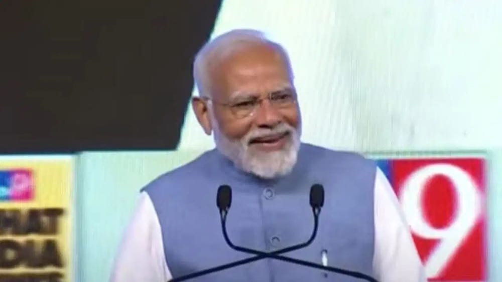 ਨਰਿੰਦਰ ਮੋਦੀ ਐਪ (NaMo ਐਪ): ਇਹ ਪ੍ਰਧਾਨ ਮੰਤਰੀ ਦਾ ਨਿੱਜੀ ਡਿਜੀਟਲ ਪਲੇਟਫਾਰਮ ਹੈ। ਐਪ ਸਟੋਰ ਤੋਂ NaMo ਐਪ ਡਾਊਨਲੋਡ ਕਰਕੇ, ਕੋਈ ਵੀ 'ਪ੍ਰਧਾਨ ਮੰਤਰੀ ਨੂੰ ਲਿਖੋ' ਜਾਂ 'ਆਪਣੇ ਵਿਚਾਰ ਸਾਂਝੇ ਕਰੋ' ਵਿਕਲਪ ਦੀ ਚੋਣ ਕਰਕੇ ਸਿੱਧੇ ਸੁਝਾਅ ਜਾਂ ਸ਼ਿਕਾਇਤਾਂ ਭੇਜ ਸਕਦਾ ਹੈ। MyGov ਦੇਸ਼ ਦੇ ਵਿਕਾਸ ਜਾਂ ਸਰਕਾਰੀ ਨੀਤੀਆਂ ਸੰਬੰਧੀ ਨਵੇਂ ਸੁਝਾਅ ਦੇਣ ਲਈ ਵੀ ਇੱਕ ਢੁਕਵਾਂ ਪਲੇਟਫਾਰਮ ਹੈ।