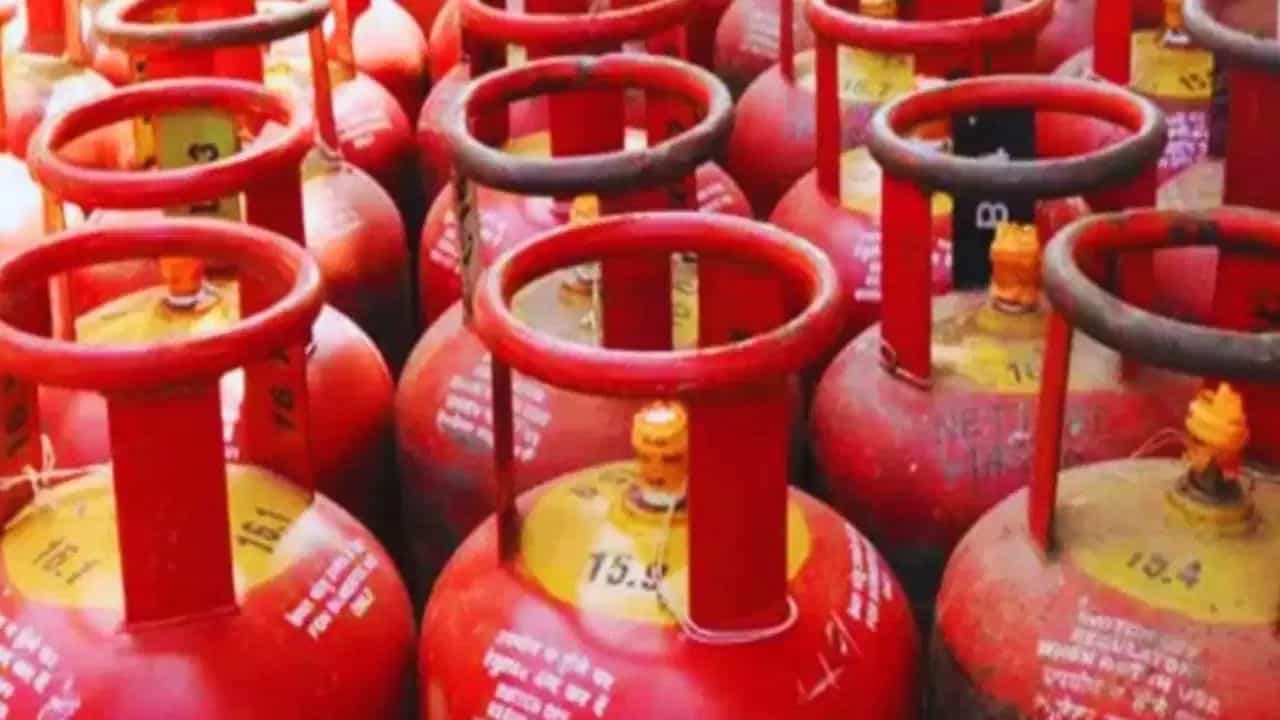 LPG ਗੈਸ ਬੁਕਿੰਗ ਚ ਵੱਡਾ ਬਦਲਾਅ: 1 ਅਕਤੂਬਰ ਤੋਂ ਲਾਗੂ ਹੋਣਗੇ ਨਵੇਂ ਨਿਯਮ, ਸਬਸਿਡੀ ਲੈਣ ਲਈ ਕਰਨਾ ਪਵੇਗਾ ਇਹ ਕੰਮ