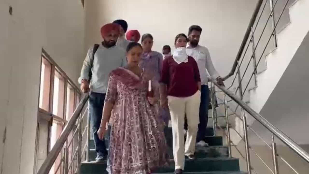 ਮੋਗਾ ਚ ਵਿਜੀਲੈਂਸ ਦਾ ਵੱਡਾ ਐਕਸ਼ਨ, ਕੋਟ ਈਸੇ ਖਾਂ ਦੀ ਮਹਿਲਾ SHO ਤੇ ਗੰਨਮੈਨ ਰਿਸ਼ਵਤ ਲੈਂਦੇ ਕਾਬੂ