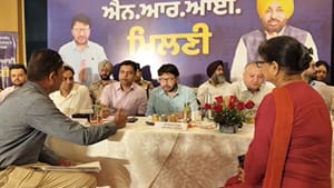 ਅੰਮ੍ਰਿਤਸਰ: ਮੰਤਰੀ ਰਵਜੋਤ ਸਿੰਘ ਨੇ ਸੁਣੀਆਂ NRI ਮਸਲਿਆਂ ਦੀਆਂ ਸ਼ਿਕਾਇਤਾਂ ਅੰਮ੍ਰਿਤਸਰ: ਮੰਤਰੀ ਰਵਜੋਤ ਸਿੰਘ ਨੇ ਸੁਣੀਆਂ NRI ਮਸਲਿਆਂ ਦੀਆਂ ਸ਼ਿਕਾਇਤਾਂ