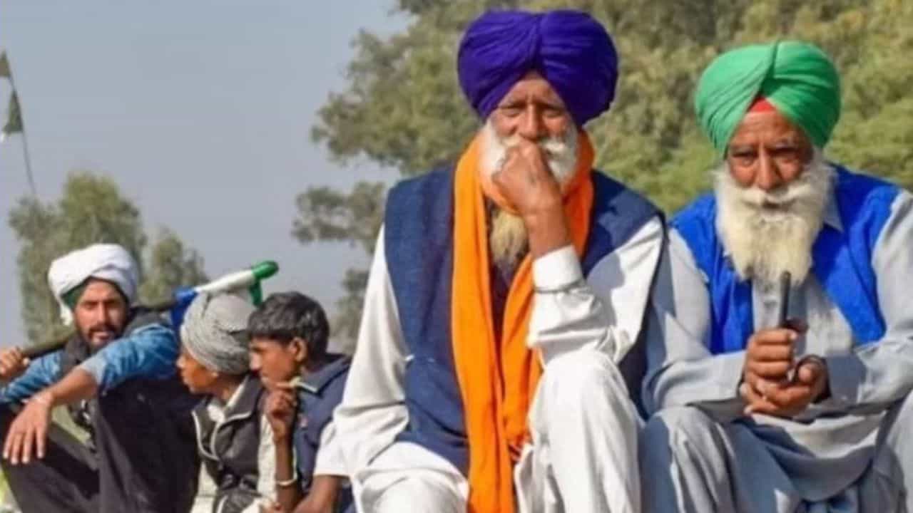 ਪੰਜਾਬ ਸਰਕਾਰ ਨਾਲ ਸਹਿਮਤੀ ਮਗਰੋਂ ਕਿਸਾਨਾਂ ਦਾ ਧਰਨਾ ਸਮਾਪਤ, ਹੁਣ ਕੇਂਦਰ ਖ਼ਿਲਾਫ਼ ਆਰ-ਪਾਰ ਦੇ ਸੰਘਰਸ਼ ਦੀ ਤਿਆਰੀ ਪੰਜਾਬ ਸਰਕਾਰ ਨਾਲ ਸਹਿਮਤੀ ਮਗਰੋਂ ਕਿਸਾਨਾਂ ਦਾ ਧਰਨਾ ਸਮਾਪਤ, ਹੁਣ ਕੇਂਦਰ ਖ਼ਿਲਾਫ਼ ਆਰ-ਪਾਰ ਦੇ ਸੰਘਰਸ਼ ਦੀ ਤਿਆਰੀ