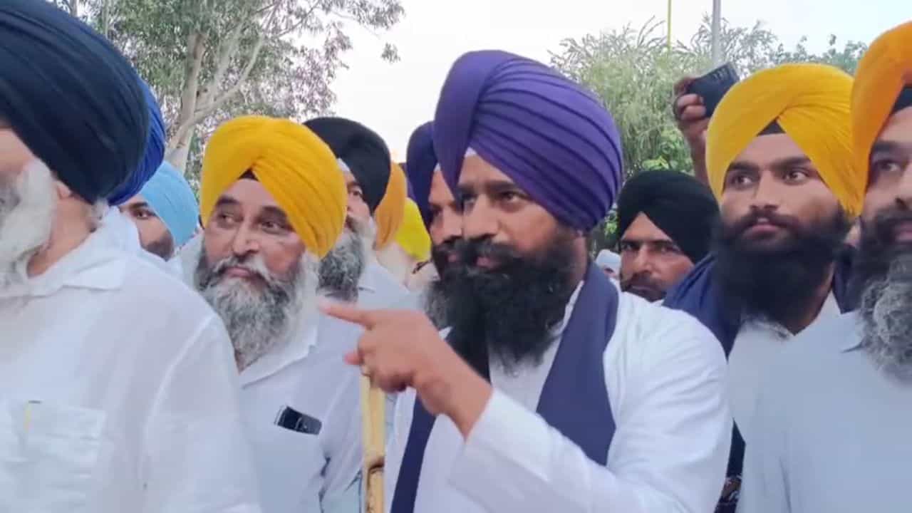 ਜ਼ੀਰੋ ਲਾਈਨ ਤੇ ਜਥੇ ਨੂੰ ਰੋਕਿਆ, ਬਣਿਆ ਤਲਖੀ ਵਾਲਾ ਮਾਹੌਲ, ਸ੍ਰੀ ਕਰਤਾਰਪੁਰ ਸਾਹਿਬ ਲਾਂਘਾ ਛੇਤੀ ਖੋਲ੍ਹਣ ਲਈ ਕੀਤੀ ਅਰਦਾਸ ਜ਼ੀਰੋ ਲਾਈਨ ਤੇ ਜਥੇ ਨੂੰ ਰੋਕਿਆ, ਬਣਿਆ ਤਲਖੀ ਵਾਲਾ ਮਾਹੌਲ, ਸ੍ਰੀ ਕਰਤਾਰਪੁਰ ਸਾਹਿਬ ਲਾਂਘਾ ਛੇਤੀ ਖੋਲ੍ਹਣ ਲਈ ਕੀਤੀ ਅਰਦਾਸ