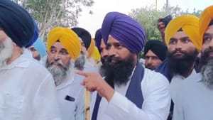 ਕਰਤਾਰਪੁਰ ਕੋਰੀਡੋਰ 'ਤੇ ਹੰਗਾਮਾ, ਅਰਦਾਸ ਤੋਂ ਪਹਿਲਾਂ ਜਥੇਦਾਰ ਦੀ BSF ਨਾਲ ਬਹਿਸ ਕਰਤਾਰਪੁਰ ਕੋਰੀਡੋਰ 'ਤੇ ਹੰਗਾਮਾ, ਅਰਦਾਸ ਤੋਂ ਪਹਿਲਾਂ ਜਥੇਦਾਰ ਦੀ BSF ਨਾਲ ਬਹਿਸ