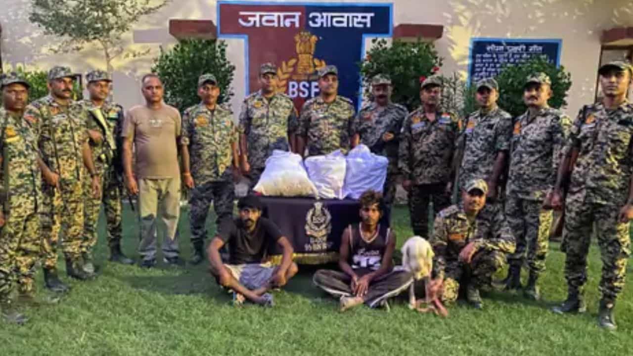 ਤਰਨਤਾਰਨ ਚ BSF-ਪੁਲਿਸ ਨੇ ਕਰੋੜਾਂ ਦੀ ਹੈਰੋਇਨ ਕੀਤੀ ਜ਼ਬਤ, ਡਿਫੈਂਸ ਡਰੇਨ ਇਲਾਕੇ ਵਿੱਚ ਚਲਾਇਆ ਸਰਚ ਆਪ੍ਰੇਸ਼ਨ