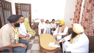 AAP ਦਾ ਡੋਰ-ਟੂ-ਡੋਰ ਕੈਂਪੇਨ ਸ਼ੁਰੂ, ਧੂਰੀ 'ਚ ਲੋਕਾਂ ਨੂੰ ਮਿਲੇ CM ਭਗਵੰਤ ਮਾਨ AAP ਦਾ ਡੋਰ-ਟੂ-ਡੋਰ ਕੈਂਪੇਨ ਸ਼ੁਰੂ, ਧੂਰੀ 'ਚ ਲੋਕਾਂ ਨੂੰ ਮਿਲੇ CM ਭਗਵੰਤ ਮਾਨ