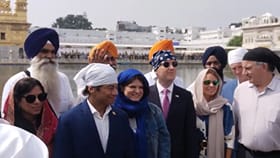 ਅਮਰੀਕੀ ਵਫ਼ਦ ਨੇ ਸ੍ਰੀ ਦਰਬਾਰ ਸਾਹਿਬ ਵਿਖੇ ਟੇਕਿਆ ਮੱਥਾ, ਜਥੇਦਾਰ ਨੇ ਕੀਤਾ ਸਵਾਗਤ