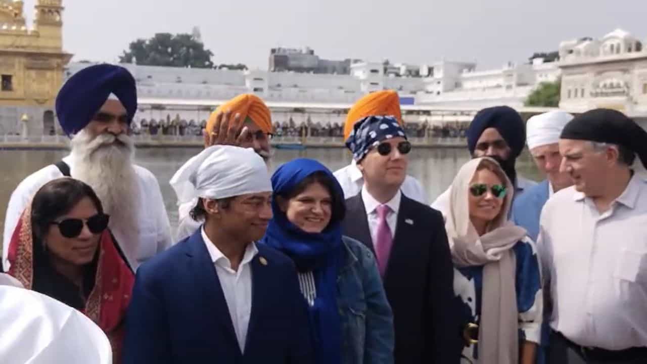 ਅਮਰੀਕੀ ਵਫ਼ਦ ਨੇ ਸ੍ਰੀ ਦਰਬਾਰ ਸਾਹਿਬ ਵਿਖੇ ਟੇਕਿਆ ਮੱਥਾ, ਜਥੇਦਾਰ ਤੇ SGPC ਪ੍ਰਧਾਨ ਨੇ ਕੀਤਾ ਸਵਾਗਤ