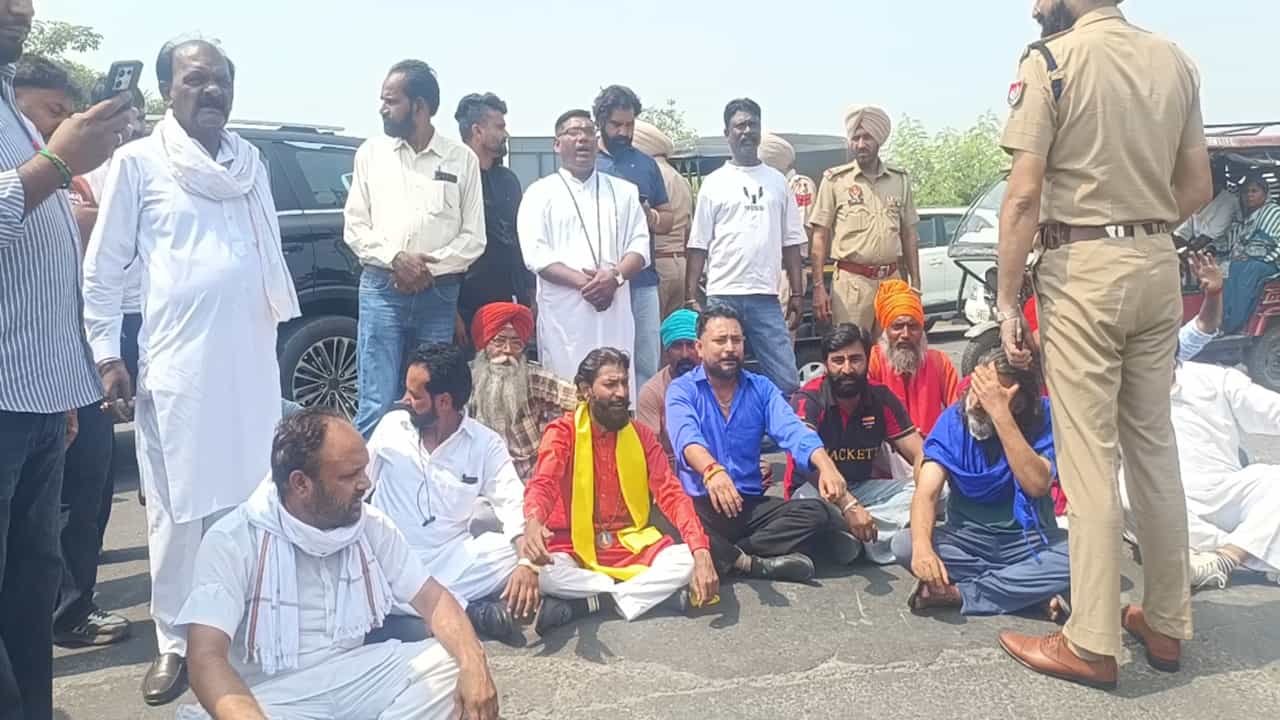 ਸ਼ੁੱਕਰਵਾਰ ਨੂੰ ਅੰਮ੍ਰਿਤਸਰ ਬੰਦ ਦਾ ਐਲਾਨ, ਕੱਲ੍ਹ ਤੱਕ ਗ੍ਰਿਫ਼ਤਾਰੀ ਦਾ ਅਲਟੀਮੇਟਮ; ਭੀਮ ਰਾਓ ਅੰਬੇਡਕਰ ਦੀ ਬੇਅਦਬੀ ਤੇ ਭੜਕੀਆਂ ਜਥੇਬੰਦੀਆਂ