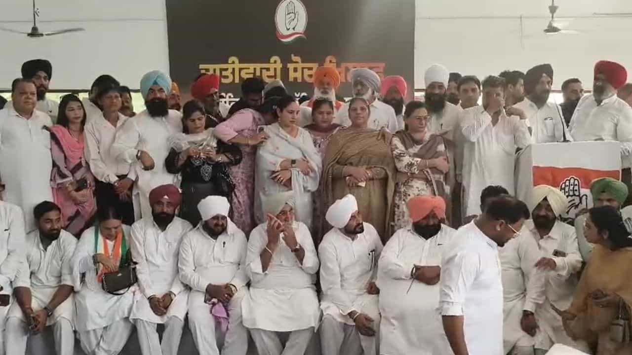 ਹਲਦਵਾਨੀ ਘਟਨਾ ਦੇ ਵਿਰੋਧ ਚ ਪੰਜਾਬ ਕਾਂਗਰਸ ਦਾ ਰੋਸ ਪ੍ਰਦਰਸ਼ਨ, ਭਾਜਪਾ ਤੇ ਸਾਧਿਆ ਨਿਸ਼ਾਨਾ ਹਲਦਵਾਨੀ ਘਟਨਾ ਦੇ ਵਿਰੋਧ ਚ ਪੰਜਾਬ ਕਾਂਗਰਸ ਦਾ ਰੋਸ ਪ੍ਰਦਰਸ਼ਨ, ਭਾਜਪਾ ਤੇ ਸਾਧਿਆ ਨਿਸ਼ਾਨਾ