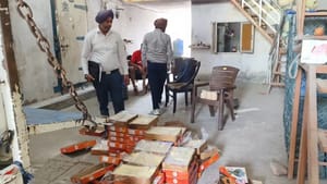 ਤਿਉਹਾਰਾਂ ਤੋਂ ਪਹਿਲਾਂ ਮਿਲਾਵਟਖੋਰਾਂ ਖ਼ਿਲਾਫ਼ ਕਾਰਵਾਈ, ਉੱਲੀ ਲੱਗੀ ਬਰਫ਼ੀ ਬਰਾਮਦ