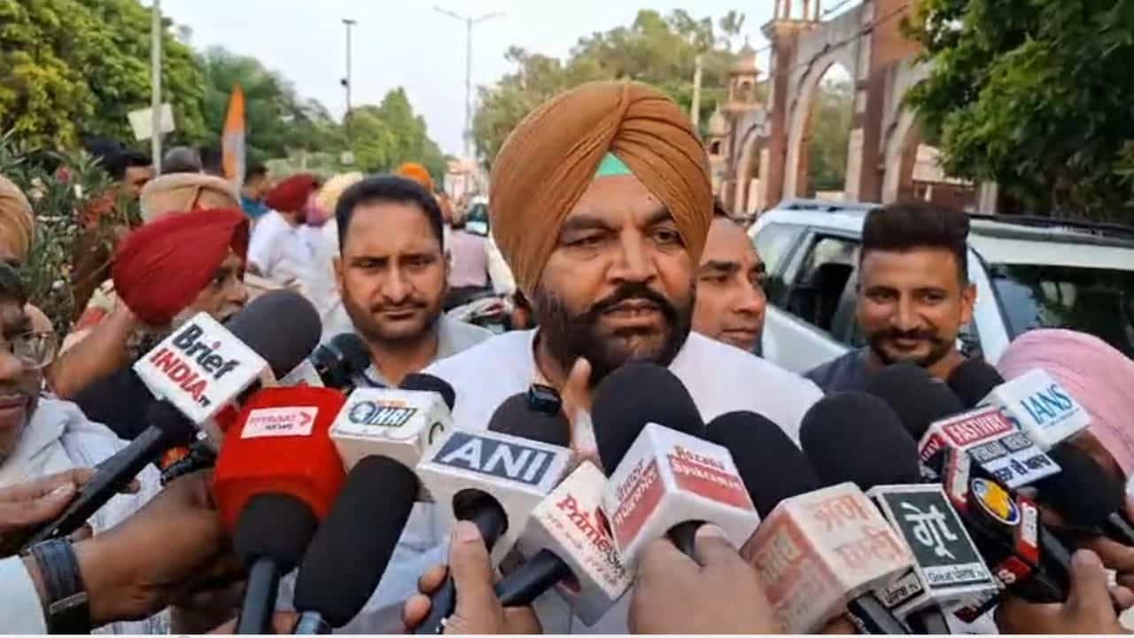 ਚੋਣ ਪ੍ਰਕਿਰਿਆ ਨੂੰ ਲੈ ਕੇ ਕਾਂਗਰਸ ਦਾ ਪ੍ਰਦਰਸ਼ਨ, ਚੋਣ ਕਮਿਸ਼ਨ ਤੇ ਕੇਂਦਰ ਸਰਕਾਰ ਤੇ ਚੁੱਕੇ ਸਵਾਲ ਚੋਣ ਪ੍ਰਕਿਰਿਆ ਨੂੰ ਲੈ ਕੇ ਕਾਂਗਰਸ ਦਾ ਪ੍ਰਦਰਸ਼ਨ, ਚੋਣ ਕਮਿਸ਼ਨ ਤੇ ਕੇਂਦਰ ਸਰਕਾਰ ਤੇ ਚੁੱਕੇ ਸਵਾਲ