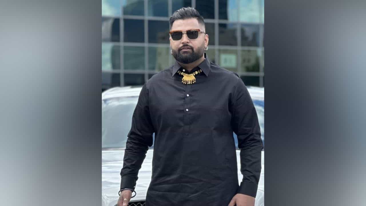 ਬਰਨਾਲਾ: ਪੰਜਾਬੀ ਗਾਇਕ ਗੁਲਾਬ ਸਿੱਧੂ ਦੇ ਜੱਦੀ ਘਰ ਤੇ ਤਾਬੜਤੋੜ ਗੋਲੀਬਾਰੀ, ਗੈਂਗਸਟਰ ਡੋਨੀ ਬੱਲ ਨੇ ਲਈ ਜ਼ਿੰਮੇਵਾਰੀ