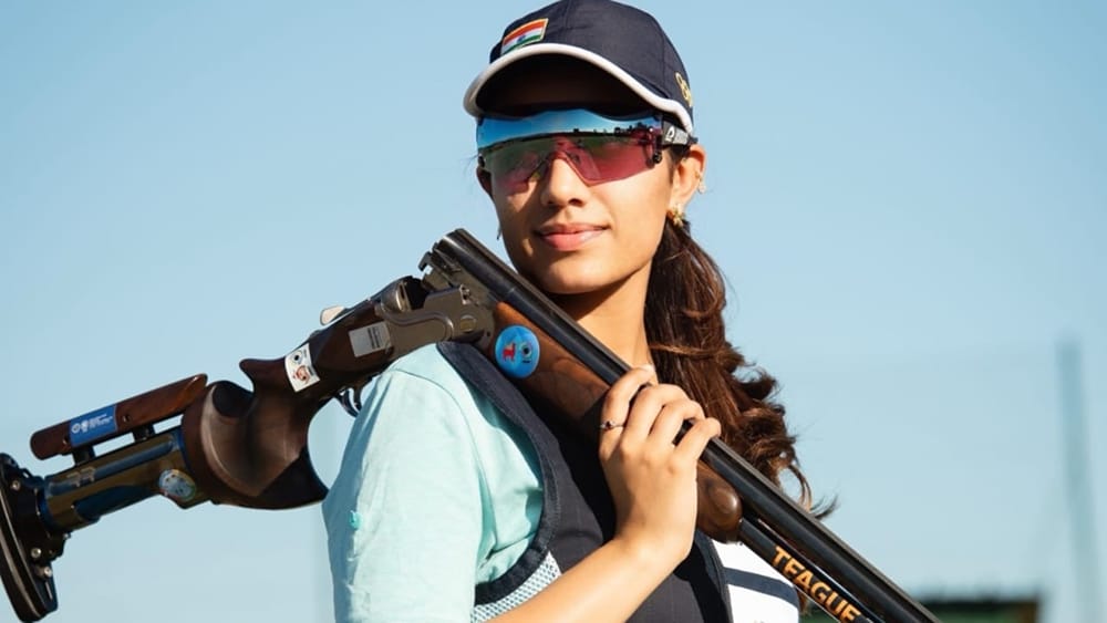ਏਸ਼ੀਅਨ ਗੇਮਜ਼ ਦੇ Women’s Skeet Team Event ਵਿੱਚ ਰਾਈਜ਼ਾ ਢਿੱਲੋਂ ਨੇ ਮਹੇਸ਼ਵਰੀ ਚੌਹਾਨ ਅਤੇ ਪਰੀਨਾਜ਼ ਧਾਲੀਵਾਲ ਨਾਲ ਮਿਲ ਕੇ ਦੇਸ਼ ਨੂੰ ਬ੍ਰੌਂਜ਼ ਮੈਡਲ ਦਿਵਾਇਆ। ਆਓ ਤੁਹਾਨੂੰ ਰਾਈਜ਼ਾ ਢਿੱਲੋਂ ਬਾਰੇ ਕੁਝ ਦਿਲਚਸਪ ਗੱਲਾਂ ਦੱਸਦੇ ਹਾਂ, ਜਿਨ੍ਹਾਂ ਦੀ ਵਜ੍ਹਾ ਨਾਲ ਉਹ ਸ਼ੂਟਰ ਬਣੀ। (ਫੋਟੋ-ਇੰਸਟਾਗ੍ਰਾਮ)