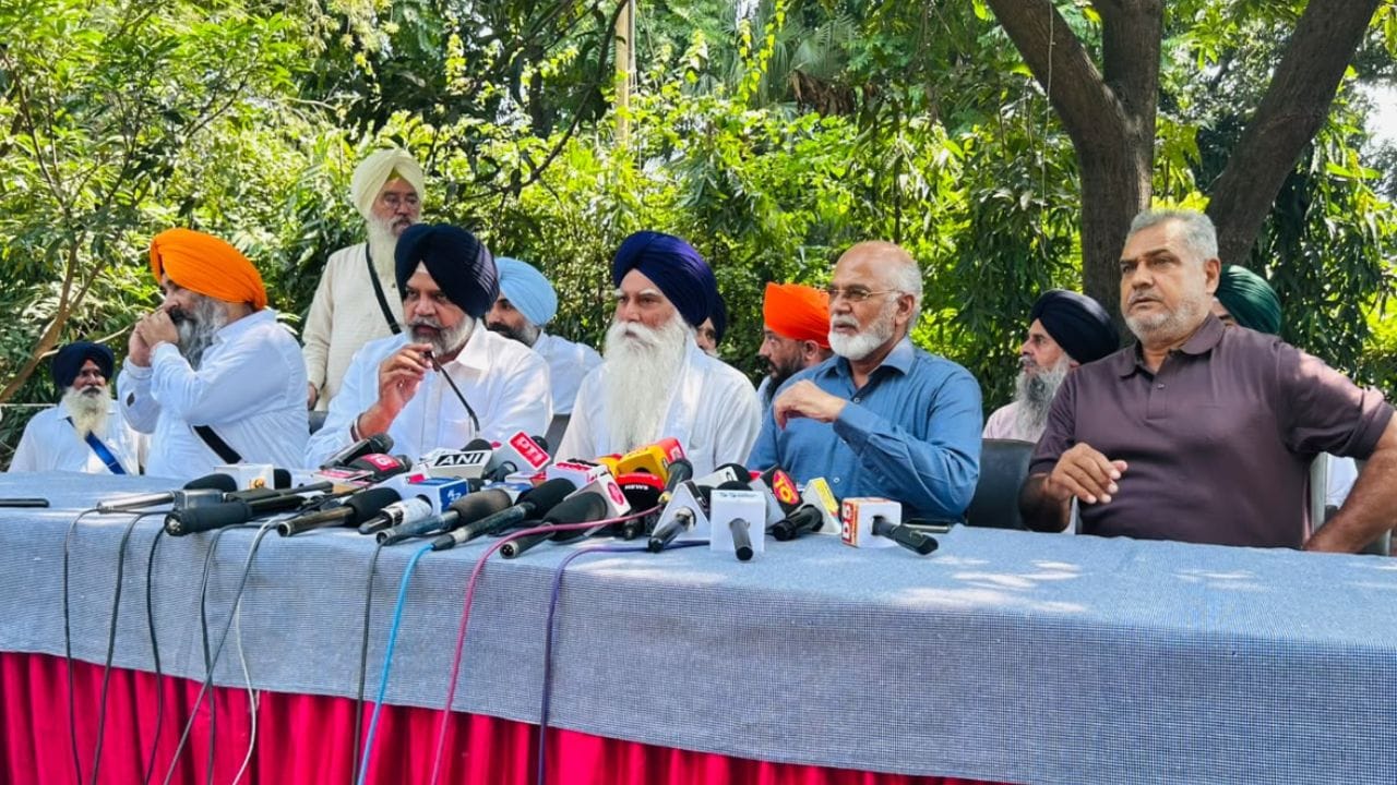 ਸਾਬਕਾ ਅਧਿਕਾਰੀ ਨਿਰੰਜਨ ਸਿੰਘ ਦੀ ਸਿਆਸੀ ਪਾਰੀ, ‘ਅਕਾਲੀ ਦਲ ਵਾਰਿਸ ਪੰਜਾਬ ਦੇ’ ‘ਚ ਹੋਏ ਸ਼ਾਮਲ
