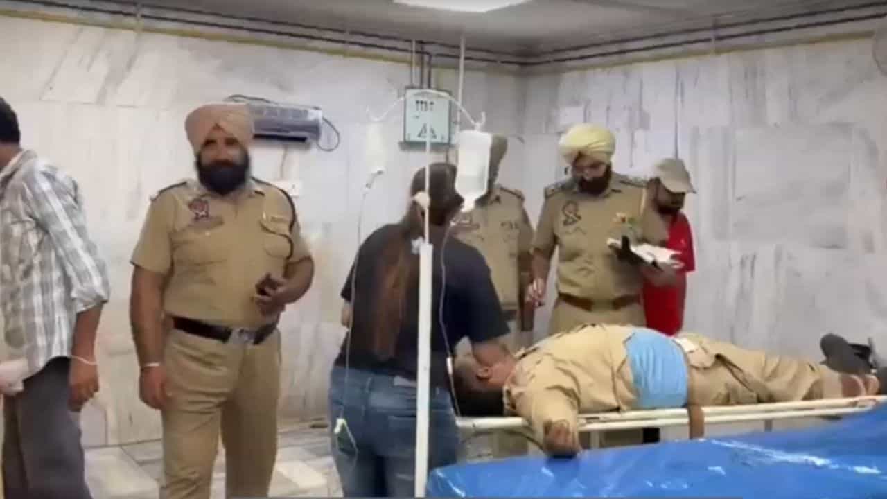 ਗੁਰਦਾਸਪੁਰ ਚ ਕਾਂਸਟੇਬਲ ਨਾਲ ਕੁੱਟਮਾਰ ਮਾਮਲੇ ਚ 5 ਖ਼ਿਲਾਫ਼ ਕੇਸ ਦਰਜ, ਇੱਕ ਗ੍ਰਿਫ਼ਤਾਰ