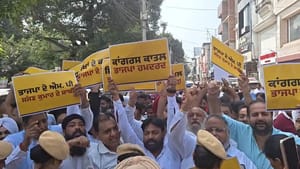 ਜਲੰਧਰ: BJP ਖਿਲਾਫ਼ AAP ਦਾ ਪ੍ਰਦਰਸ਼ਨ, ਪੂਨੀਆ ਦੇ ਮੀਟਿੰਗ ਹਾਲ ਨੇੜੇ ਨਾਅਰੇਬਾਜ਼ੀ ਜਲੰਧਰ: BJP ਖਿਲਾਫ਼ AAP ਦਾ ਪ੍ਰਦਰਸ਼ਨ, ਪੂਨੀਆ ਦੇ ਮੀਟਿੰਗ ਹਾਲ ਨੇੜੇ ਨਾਅਰੇਬਾਜ਼ੀ