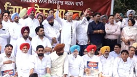 CEC ਗਿਆਨੇਸ਼ ਦੇ ਅਸਤੀਫੇ ਦੀ ਮੰਗ ਨੂੰ ਲੈ ਕੇ ਕਾਂਗਰਸ ਦਾ ਪ੍ਰਦਰਸ਼ਨ,ਚੰਨੀ ਮੁੜ ਗਾਇਬ!