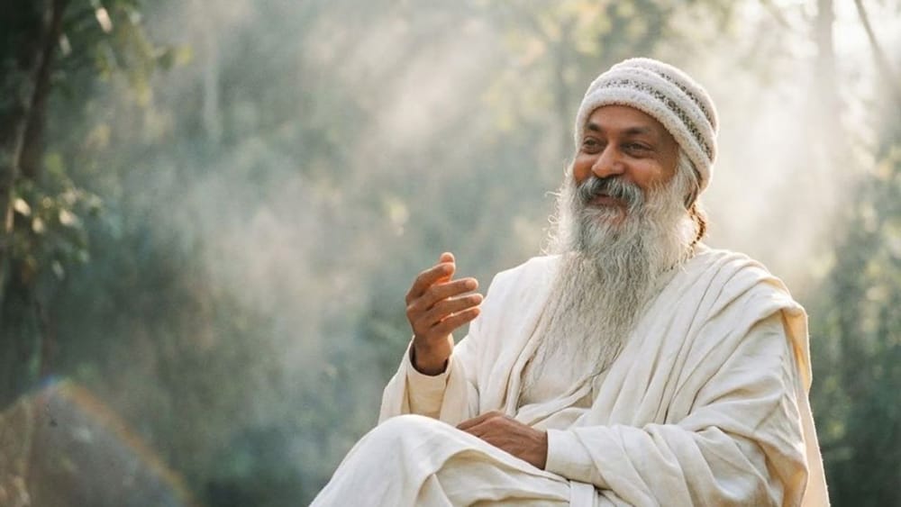 4. ਆਪਣਾ ਭਰੋਸਾ ਦੂਜਿਆਂ ਦੇ ਹੱਥਾਂ ਵਿੱਚ ਨਾ ਰੱਖੋ: ਜ਼ਿੰਦਗੀ ਵਿੱਚ ਦੂਜਿਆਂ ਤੋਂ ਸਲਾਹ ਲੈਣਾ ਚੰਗਾ ਹੈ, ਪਰ ਹਰ ਫੈਸਲੇ ਲਈ ਉਨ੍ਹਾਂ ਦੀ ਪ੍ਰਵਾਨਗੀ ਦੀ ਉਡੀਕ ਕਰਨਾ ਸਹੀ ਨਹੀਂ ਹੈ। ਜੇਕਰ ਤੁਸੀਂ ਲਗਾਤਾਰ ਲੋਕਾਂ ਦੇ ਵਿਚਾਰਾਂ ਦੇ ਆਧਾਰ 'ਤੇ ਫੈਸਲੇ ਲੈਂਦੇ ਹੋ, ਤਾਂ ਤੁਸੀਂ ਹੌਲੀ-ਹੌਲੀ ਆਪਣੇ ਵਿਚਾਰਾਂ ਅਤੇ ਯੋਗਤਾਵਾਂ 'ਤੇ ਭਰੋਸਾ ਗੁਆ ਸਕਦੇ ਹੋ। ਆਪਣੀਆਂ ਗਲਤੀਆਂ ਤੋਂ ਸਿੱਖਣਾ, ਜ਼ਿੰਮੇਵਾਰੀ ਸਵੀਕਾਰ ਕਰਨਾ ਅਤੇ ਸੋਚ-ਸਮਝ ਕੇ ਫੈਸਲੇ ਲੈਣ ਨਾਲ ਆਤਮਵਿਸ਼ਵਾਸ ਵਧਣ ਵਿੱਚ ਮਦਦ ਮਿਲਦੀ ਹੈ। ਦੂਜਿਆਂ ਦੇ ਵਿਚਾਰ ਸੁਣੋ, ਪਰ ਅੰਤਿਮ ਫੈਸਲਾ ਲੈਂਦੇ ਸਮੇਂ ਆਪਣੀ ਸਮਝ ਦੀ ਵਰਤੋਂ ਵੀ ਕਰੋ।