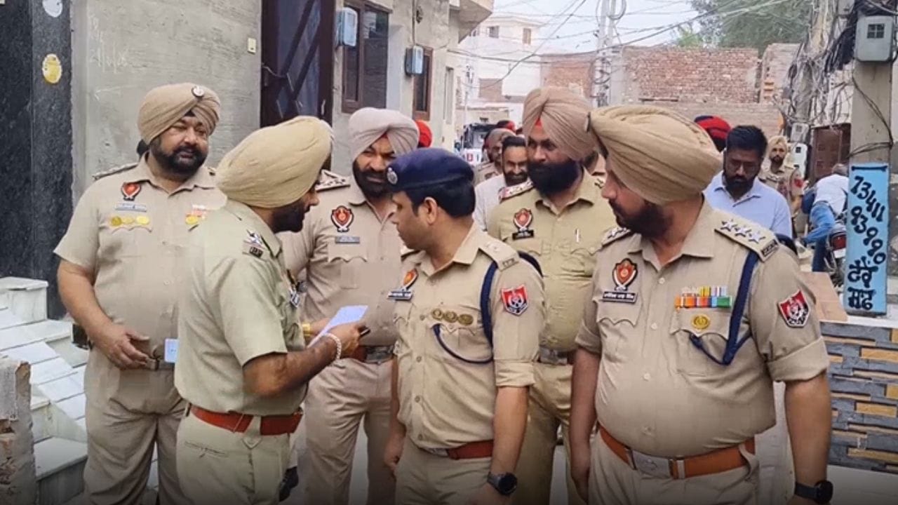 ਬਰਨਾਲਾ ‘ਚ ਨਸ਼ਿਆਂ ਖ਼ਿਲਾਫ਼ ਕਾਸੋ ਸਰਚ ਆਪ੍ਰੇਸ਼ਨ, ਚੈਕਿੰਗ ਦੌਰਾਨ 70 ਸ਼ੱਕੀ ਦਬੋਚੇ; ਹੌਟਸਪੌਟ ਢਾਹੁਣ ‘ਤੇ ਜੋਰ
