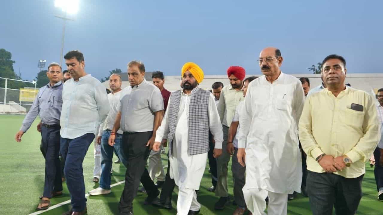 CM ਮਾਨ ਨੇ ਜਲੰਧਰ ਦੇ ਸੁਰਜੀਤ ਹਾਕੀ ਸਟੇਡੀਅਮ ਦਾ ਕੀਤਾ ਦੌਰਾ, ਏਸ਼ੀਅਨ ਹਾਕੀ ਚੈਂਪੀਅਨਸ਼ਿਪ ਦੀਆਂ ਤਿਆਰੀਆਂ ਦਾ ਲਿਆ ਜਾਇਜ਼ਾ