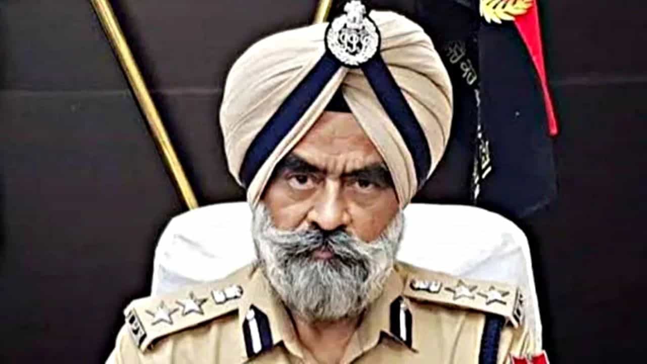 ਸਾਬਕਾ DIG ਹਰਚਰਨ ਸਿੰਘ ਭੁੱਲਰ ਅਦਾਲਤ ਚ ਪੇਸ਼, ਬੋਲੇ- ਹੁਣ ਕੁਝ ਨਹੀਂ ਕਹਿ ਸਕਦਾ; ED ਨੇ ਵਿੱਢੀ ਜਾਂਚ ਸਾਬਕਾ DIG ਹਰਚਰਨ ਸਿੰਘ ਭੁੱਲਰ ਅਦਾਲਤ ਚ ਪੇਸ਼, ਬੋਲੇ- ਹੁਣ ਕੁਝ ਨਹੀਂ ਕਹਿ ਸਕਦਾ; ED ਨੇ ਵਿੱਢੀ ਜਾਂਚ