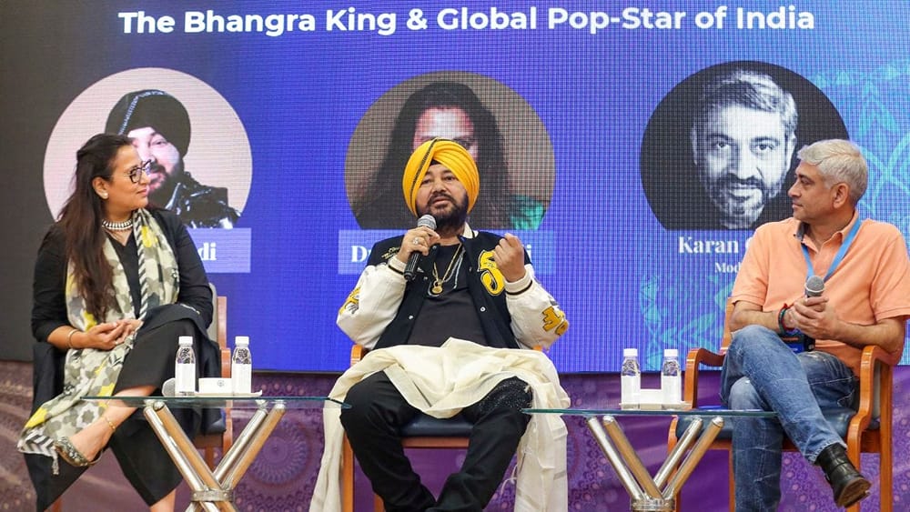 ਦਲੇਰ ਮਹਿੰਦੀ ਦੇ ਛੇ ਭਰਾ ਹਨ, ਜਿਨ੍ਹਾਂ ਵਿੱਚੋਂ ਮਸ਼ਹੂਰ ਬਾਲੀਵੁੱਡ ਗਾਇਕ ਮੀਕਾ ਸਿੰਘ ਸਭ ਤੋਂ ਛੋਟਾ ਹੈ।