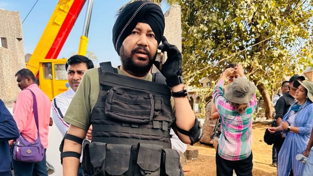 ਉਸ ਨੇ ਭੰਗੜੇ ਨੂੰ ਦੁਨੀਆ ਭਰ ਵਿੱਚ ਪ੍ਰਸਿੱਧ ਬਣਾਉਣ ਅਤੇ ਬਾਲੀਵੁੱਡ ਸੰਗੀਤ ਤੋਂ ਸੁਤੰਤਰ ਭਾਰਤੀ ਪੌਪ ਸੰਗੀਤ ਨੂੰ ਵਿਕਸਤ ਕਰਨ ਵਿੱਚ ਮਹੱਤਵਪੂਰਨ ਯੋਗਦਾਨ ਪਾਇਆ ਹੈ। ਉਹ ਆਪਣੇ ਗੀਤਾਂ, ਪੱਗ ਦੇ ਪਹਿਰਾਵੇ ਅਤੇ ਲੰਬੇ ਚੋਲੇ ਲਈ ਜਾਣਿਆ ਜਾਂਦਾ ਹੈ।