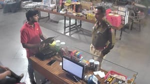 ਖੰਨਾ: ਫ਼ਰਜ਼ੀ IPS ਬਣ ਢਾਬਿਆਂ 'ਤੇ ਪਾਇਆ ਰੋਹਬ, ਸ਼ੱਕ ਪੈਣ 'ਤੇ ਕੀਤੀ ਕੁੱਟਮਾਰ ਖੰਨਾ: ਫ਼ਰਜ਼ੀ IPS ਬਣ ਢਾਬਿਆਂ 'ਤੇ ਪਾਇਆ ਰੋਹਬ, ਸ਼ੱਕ ਪੈਣ 'ਤੇ ਕੀਤੀ ਕੁੱਟਮਾਰ