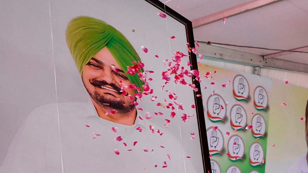 ਪੰਜਾਬੀ ਗਾਇਕ ਅਤੇ ਕਾਂਗਰਸੀ ਨੇਤਾ ਸਿੱਧੂ ਮੂਸੇਵਾਲਾ ਦੀ 29 ਮਈ 2022 ਨੂੰ ਪੰਜਾਬ ਦੇ ਮਾਨਸਾ ਜ਼ਿਲ੍ਹੇ ਦੇ ਪਿੰਡ ਜਵਾਹਰਕੇ ਨੇੜੇ ਗੋਲੀ ਮਾਰ ਕੇ ਹੱਤਿਆ ਕਰ ਦਿੱਤੀ ਗਈ ਸੀ। ਲਾਰੈਂਸ ਬਿਸ਼ਨੋਈ ਅਤੇ ਗੋਲਡੀ ਬਰਾੜ ਗੈਂਗ ਨੇ ਇਸ ਕਤਲ ਦੀ ਜ਼ਿੰਮੇਵਾਰੀ ਲਈ ਸੀ।