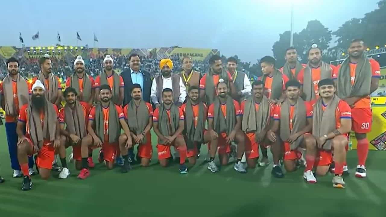 ਹਾਕੀ ਏਸ਼ੀਅਨ ਚੈਂਪੀਅਨਜ਼ ਟਰਾਫੀ 2026 ਦੇ ਟੂਰਨਾਮੈਂਟ ਦੀ ਸ਼ੁਰੂਆਤ, CM ਮਾਨ ਉਦਘਾਟਨੀ ਸਮਾਗਮ ਚ ਪਹੁੰਚੇ ਹਾਕੀ ਏਸ਼ੀਅਨ ਚੈਂਪੀਅਨਜ਼ ਟਰਾਫੀ 2026 ਦੇ ਟੂਰਨਾਮੈਂਟ ਦੀ ਸ਼ੁਰੂਆਤ, CM ਮਾਨ ਉਦਘਾਟਨੀ ਸਮਾਗਮ ਚ ਪਹੁੰਚੇ