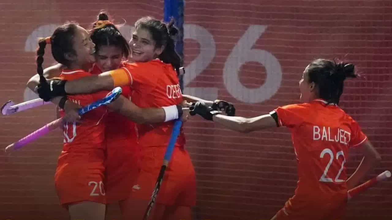 Asian Games 2026: ਮਹਿਲਾ ਹਾਕੀ ਟੀਮ ਨੇ 44 ਸਾਲਾਂ ਦਾ ਸੋਕਾ ਕੀਤਾ ਖਤਮ, ਜਿੱਤਿਆ ਇਤਿਹਾਸਕ ਗੋਲਡ, ਓਲੰਪਿਕ 2028 ਚ ਹੋਈ ਐਂਟਰੀ Asian Games 2026: ਮਹਿਲਾ ਹਾਕੀ ਟੀਮ ਨੇ 44 ਸਾਲਾਂ ਦਾ ਸੋਕਾ ਕੀਤਾ ਖਤਮ, ਜਿੱਤਿਆ ਇਤਿਹਾਸਕ ਗੋਲਡ, ਓਲੰਪਿਕ 2028 ਚ ਹੋਈ ਐਂਟਰੀ