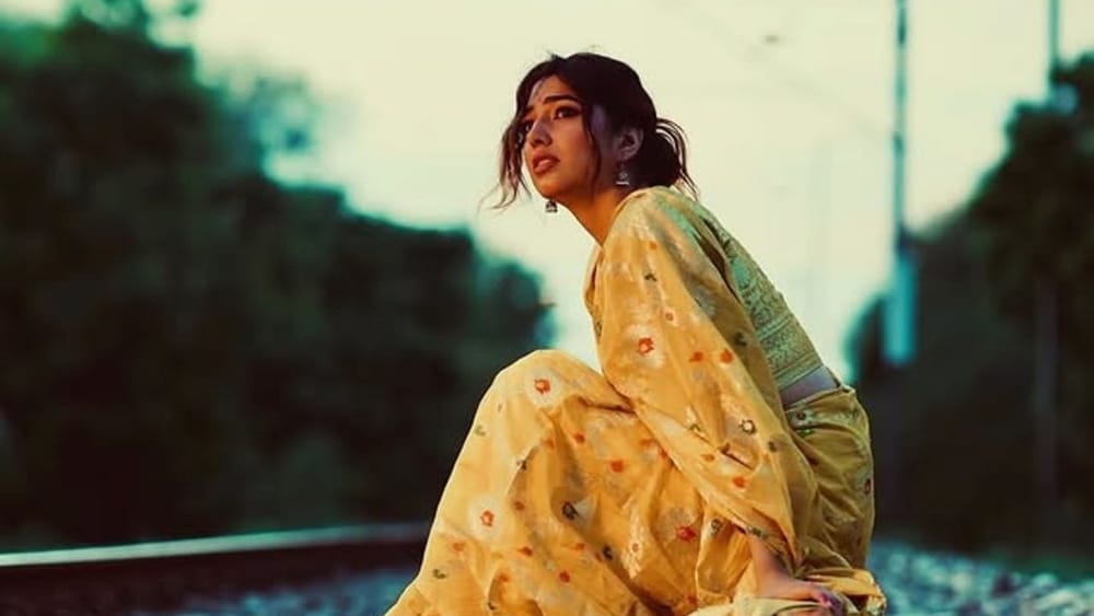 ਲਵ ਗਿੱਲ ਨੇ ਬਹੁਤ ਘੱਟ ਸਮੇਂ ਵਿੱਚ ਆਪਣੀ ਅਦਾਕਾਰੀ ਅਤੇ ਸੁੰਦਰਤਾ ਪ੍ਰਤਿਭਾ ਨਾਲ ਇੰਡਸਟਰੀ ਵਿੱਚ ਇੱਕ ਵੱਡੀ ਛਾਪ ਛੱਡੀ ਹੈ। ਉਹ ਆਪਣੇ ਸਪੱਸ਼ਟ ਸੁਭਾਅ, ਪੰਜਾਬੀ ਸਵੈਗ ਅਤੇ ਤਿੱਖੇ ਅੰਦਾਜ਼ ਲਈ ਜਾਣੀ ਜਾਂਦੀ ਹੈ।