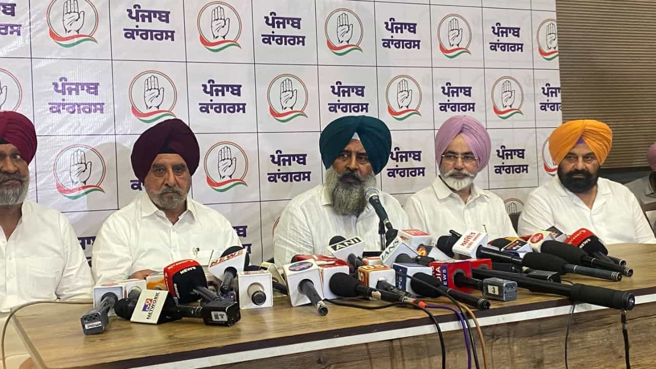 CM ਮਾਨ ਦੇ ਕਰੀਬੀ ਰਹੇ ਮਨਜੀਤ ਸਿੱਧੂ ਨੇ ਫੜਿਆ ਕਾਂਗਰਸ ਦਾ ਹੱਥ, ਪਰਗਟ ਸਿੰਘ ਨੇ ਕੀਤਾ ਸਵਾਗਤ CM ਮਾਨ ਦੇ ਕਰੀਬੀ ਰਹੇ ਮਨਜੀਤ ਸਿੱਧੂ ਨੇ ਫੜਿਆ ਕਾਂਗਰਸ ਦਾ ਹੱਥ, ਪਰਗਟ ਸਿੰਘ ਨੇ ਕੀਤਾ ਸਵਾਗਤ