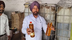 ਬਰਨਾਲਾ: ਫੂਡ ਸੇਫਟੀ ਵਿਭਾਗ ਦੀ ਰੇਡ, 1000 ਲੀਟਰ ਸ਼ੱਕੀ ਤੇਲ ਜ਼ਬਤ ਕਰਕੇ ਸਟਾਕ ਸੀਲ ਬਰਨਾਲਾ: ਫੂਡ ਸੇਫਟੀ ਵਿਭਾਗ ਦੀ ਰੇਡ, 1000 ਲੀਟਰ ਸ਼ੱਕੀ ਤੇਲ ਜ਼ਬਤ ਕਰਕੇ ਸਟਾਕ ਸੀਲ