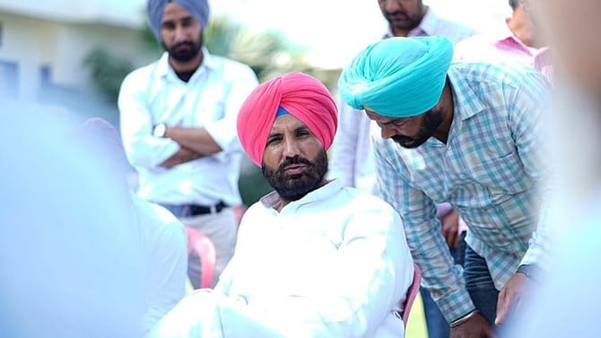 ਘਾਹ ਤਾਂ ਕੱਟਾਂਗਾ ਨਹੀਂ, ਸਿਆਸਤ ਹੀ ਕਰਾਂਗਾ... ਲਾਬੀ ਮਜਬੂਤ ਕਰਨ 'ਚ ਜੁਟੇ ਵੜਿੰਗ