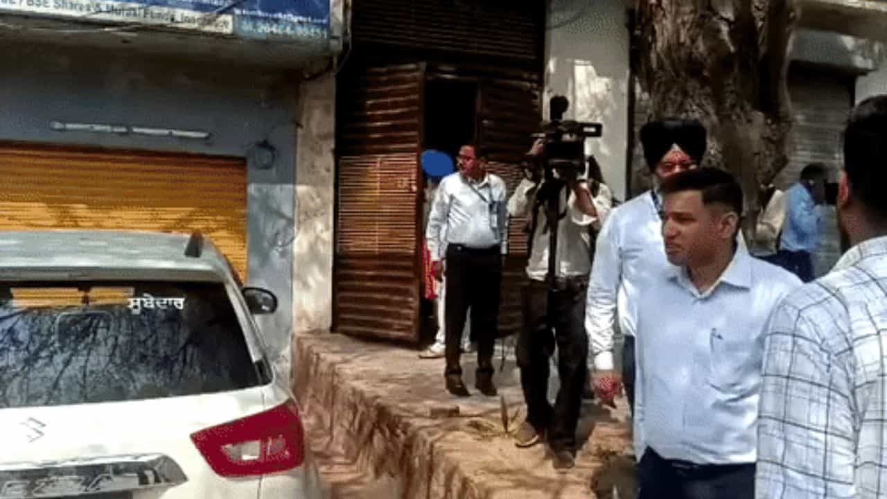 ਪਰਵਿੰਦਰ ਝੋਟਾ ਕਤਲ ਕਾਂਡ : CBI ਨੇ ਨਵੀਂ FIR ਕੀਤੀ ਦਰਜ, DSP ਤੇ ਡਰੱਗ ਇੰਸਪੈਕਟਰ ਸਸਪੈਂਡ