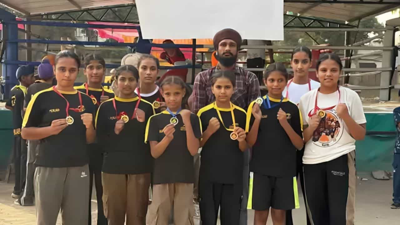 ਖੇਡਾਂ ਵਤਨ ਪੰਜਾਬ ਦੀਆਂ ਚ ਪੱਟੀ ਦੀਆਂ ਧੀਆਂ ਦਾ ਸ਼ਾਨਦਾਰ ਪ੍ਰਦਰਸ਼ਨ, ਤਰਨਤਾਰਨ ਜ਼ਿਲ੍ਹਾ ਮੁਕਾਬਲੇ ਚ 6 ਗੋਲਡ, 2 ਸਿਲਵਰ ਤੇ 1 ਕਾਂਸੀ ਦਾ ਤਗਮਾ ਜਿੱਤਿਆ ਖੇਡਾਂ ਵਤਨ ਪੰਜਾਬ ਦੀਆਂ ਚ ਪੱਟੀ ਦੀਆਂ ਧੀਆਂ ਦਾ ਸ਼ਾਨਦਾਰ ਪ੍ਰਦਰਸ਼ਨ, ਤਰਨਤਾਰਨ ਜ਼ਿਲ੍ਹਾ ਮੁਕਾਬਲੇ ਚ 6 ਗੋਲਡ, 2 ਸਿਲਵਰ ਤੇ 1 ਕਾਂਸੀ ਦਾ ਤਗਮਾ ਜਿੱਤਿਆ