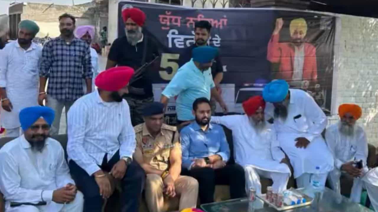 ਤਰਨਤਾਰਨ ਚ ਯੁੱਧ ਨਸ਼ੇ ਦੇ ਵਿਰੁੱਧ: ਪਿੰਡਾਂ ਚ ਪਹੁੰਚਿਆ ਪ੍ਰਸ਼ਾਸਨ, ਨਸ਼ਾ ਤਸਕਰਾਂ ਦੀ ਸੂਚਨਾ ਪੁਲਿਸ ਨੂੰ ਦੇਣ ਦੀ ਅਪੀਲ ਤਰਨਤਾਰਨ ਚ ਯੁੱਧ ਨਸ਼ੇ ਦੇ ਵਿਰੁੱਧ: ਪਿੰਡਾਂ ਚ ਪਹੁੰਚਿਆ ਪ੍ਰਸ਼ਾਸਨ, ਨਸ਼ਾ ਤਸਕਰਾਂ ਦੀ ਸੂਚਨਾ ਪੁਲਿਸ ਨੂੰ ਦੇਣ ਦੀ ਅਪੀਲ